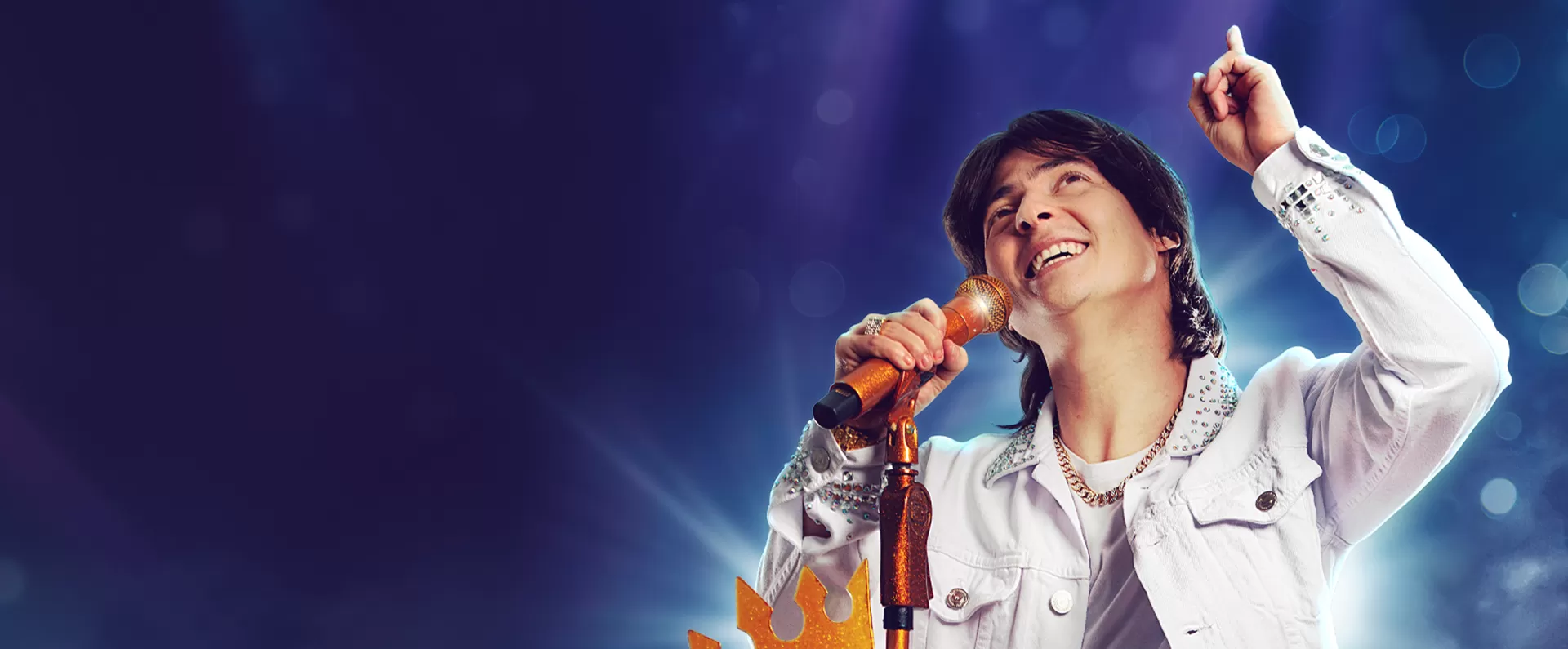 Después de una tragedia que enlutó la cumbia peruana comienza la historia de amor de un hijo que dejo las lágrimas atrás para honrar a su padre.