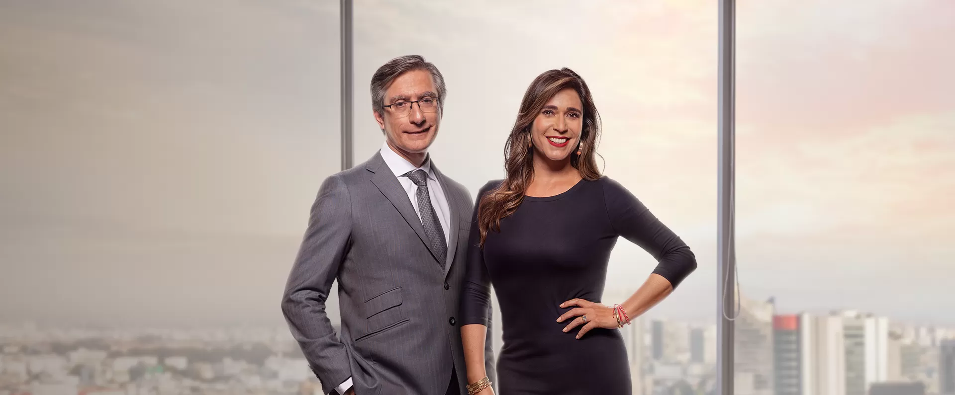 Veracidad, agilidad y carisma. El primer contacto del público con la información. Presentado por los periodistas Federico Salazar, Verónica Linares y en deportes Oscar Del Portal. 