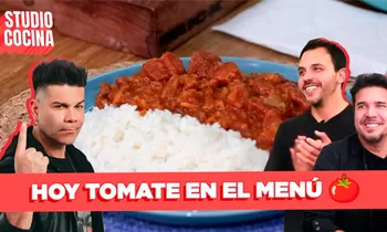 TOMANDO UN MATE CON TOMATE