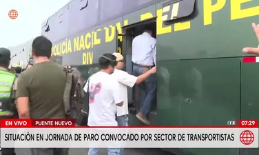 Buses de la PNP trasladan pasajeros en la Panamericana