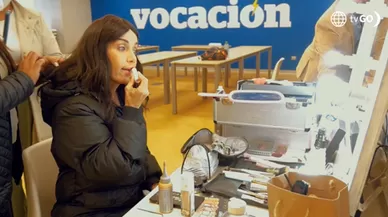 Detrás de cámaras del capítulo  "Reflectores"  de Los milagros de la Rosa 