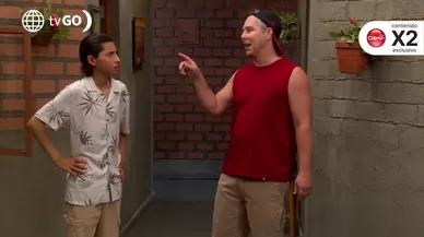 Tito le enseña a Oto sus mejores técnicas para conquistar a una chica