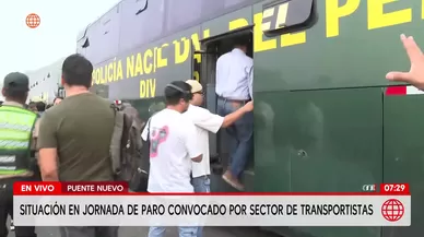 Buses de la PNP trasladan pasajeros en la Panamericana