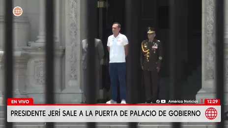 Presidente Jerí sale a la puerta de Palacio de Gobierno